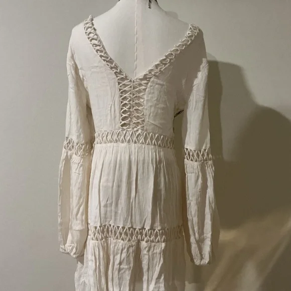 SHYANNE WOMEN'S OFF WHITE EMBROIDERED LACE PEASANT DRESS - Picture 4 of 15